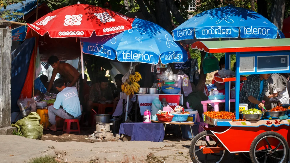 Militärregimen i Myanmar kräver Telenor på känsliga uppgifter om deras användare. Arkivibld.