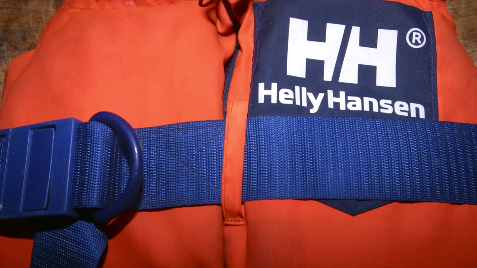 Uppblåsbara flytvästar från Helly Hansen återkallas. Arkivbild.