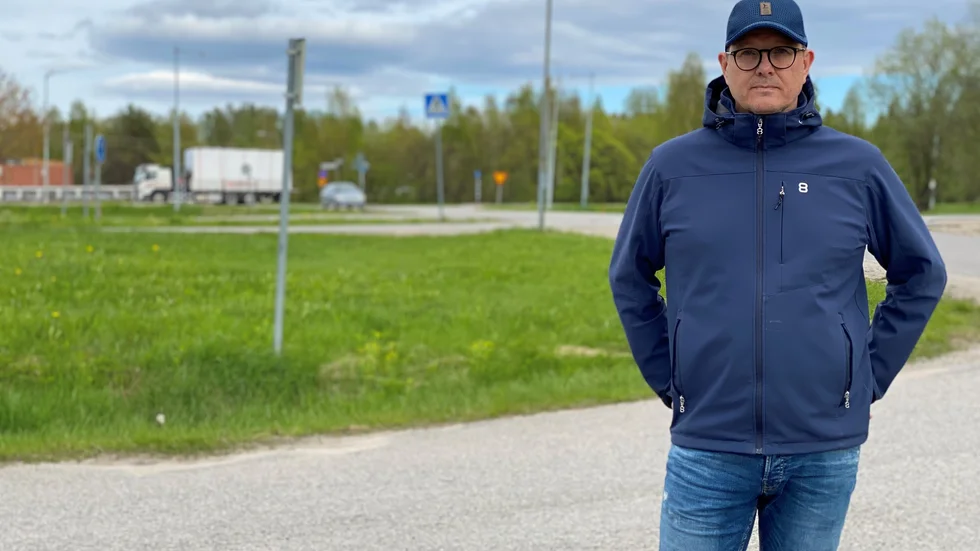 Niclas Hansen bor i närområdet och är orolig för säkerheten kring korsningen.