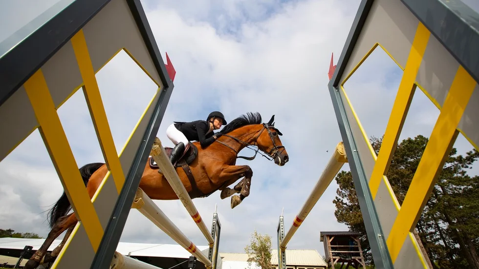 Clara Marklund, Piteå Ridklubb, följer i systern Wilmas ridstövlar. Clara är uttagen i klassen Young Riders i Norddiskt Baltiskt Mästerskap i Finland 30:e juni- 4:e juli