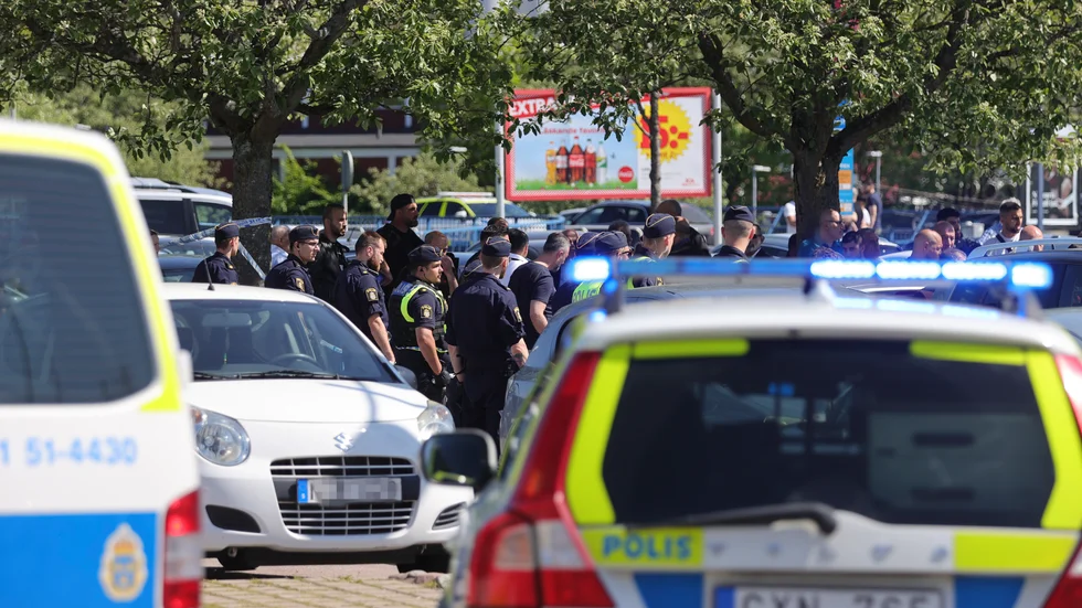 Mycket stora polis- och andra samhällsresurser tas i anspråk vid händelser som upploppen i Hjällbo utanför Göteborg.