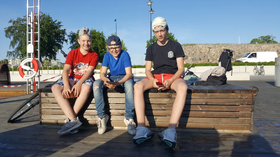 Kompisarna Malte Fredriksson, Anton Lönnerkvist och Axel Wirbing hade tagit en cykeltur till Myntbryggan.