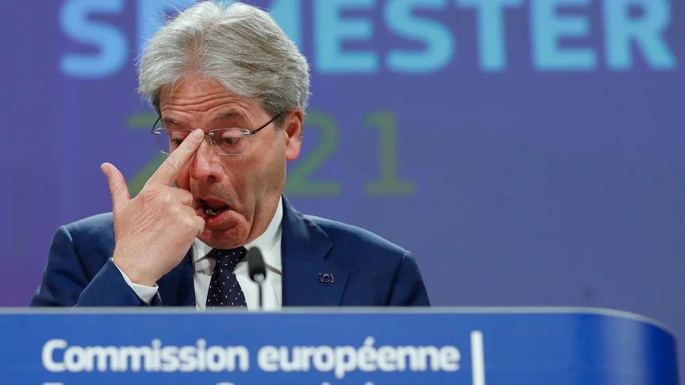 EU:s ekonomikommissionär Paolo Gentiloni hoppas måhända på vackert semesterväder då den europeiska ekonomin nu kommit över coronapandemins "bleka vinter".