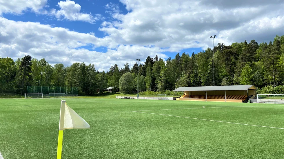Sporten rankar de bästa arenorna i vår trakt. Nu har turen kommit till plats 5, där Kisa BK:s hemmaplan landar. "Den är oerhört bra skött", säger Robert Wass om konsgräsmattan på Kisa IP.