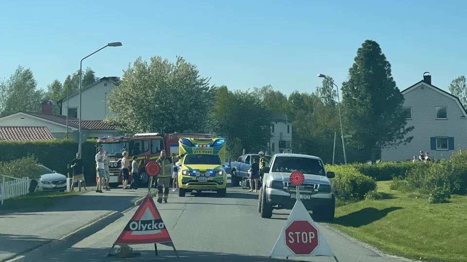 En person skadades i en olycka mellan en MC och en personbil. 