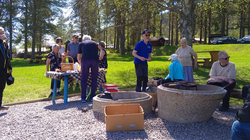 PRO:arna i Svanstein njuter av livet i det fria.