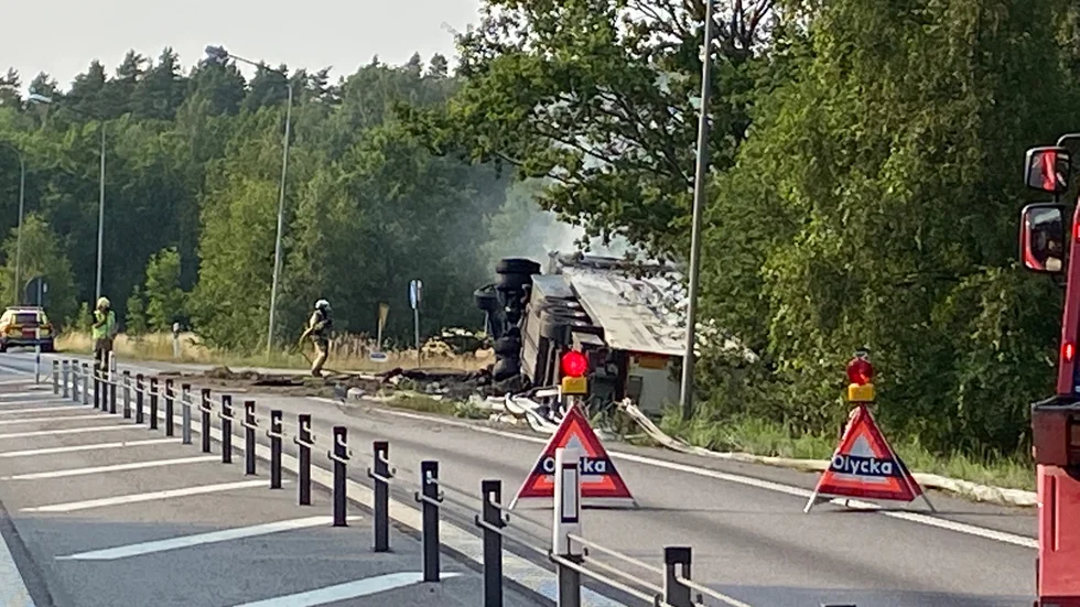 Olyckan skapade stora problem i trafiken på riksväg 50. 