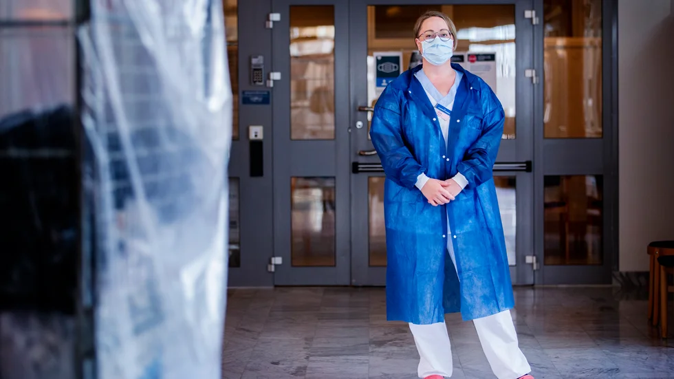 För Åsa Carlsson har humorn varit viktigt för att klara arbetet under pandemin. ”Den hjälper en också förstå om en kollega inte mår bra. När man märker att någon inte skämtar och skrattar längre så är något fel”, säger hon.