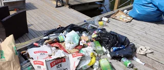 Kajen vid stadshuset full av skräp – plast och tomburkar flyter i vattnet: "Det ser ut som en soptipp"