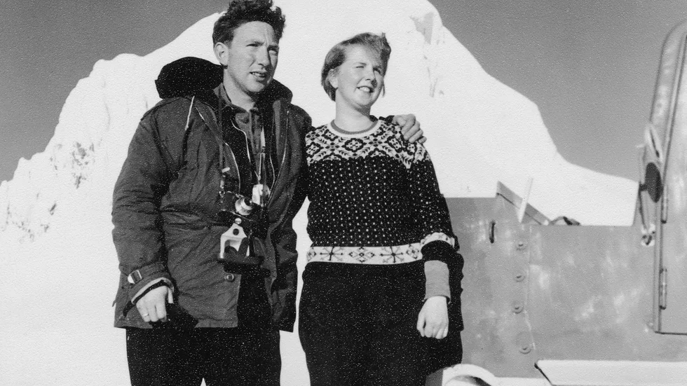 Árni Hjartansson och Hulda Gudrún Filippusdóttir, styrmorfar och mormor till den isländske författaren Andri Snaer Magnason, tillbringade sin ungdom på glaciärer och i berg. De gifte sig på Vatnajökull 1956. Pressbild.