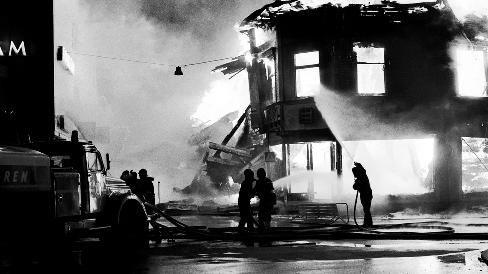 Den 30 september 1974 rasade en brand i dåvarande Wallsténs varuhus vid nuvarande Byxtorget i Piteå.(Arkivbild)