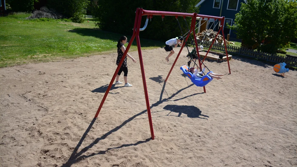 Gungställningen ska kompletteras med ytterligare gungor innan arbetet är helt färdigställt.
