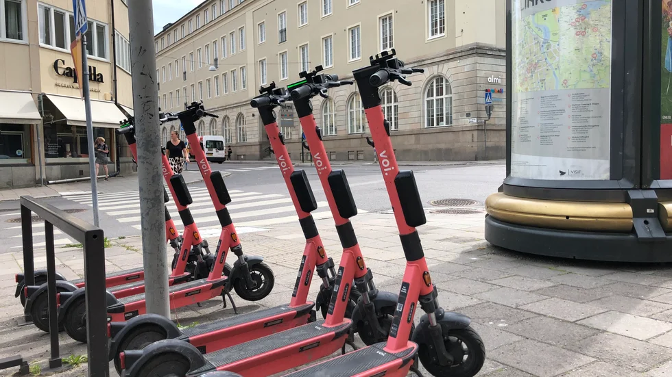 Voi på plats i Linköping. Här prydligt uppradade i väntan på första åkturen.