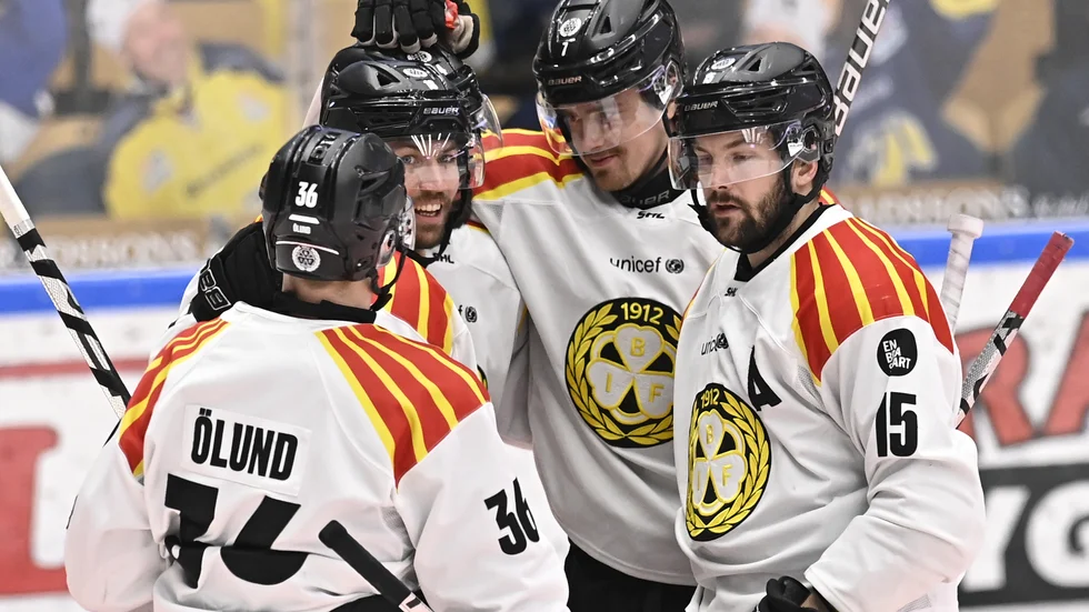 Brynäs räddade sig kvar i högsta serien, SHL, efter kvalspel. Nu redovisar Gävleklubben ett stort ekonomiskt minusresultat för det senaste verksamhetsåret. Arkivbild.