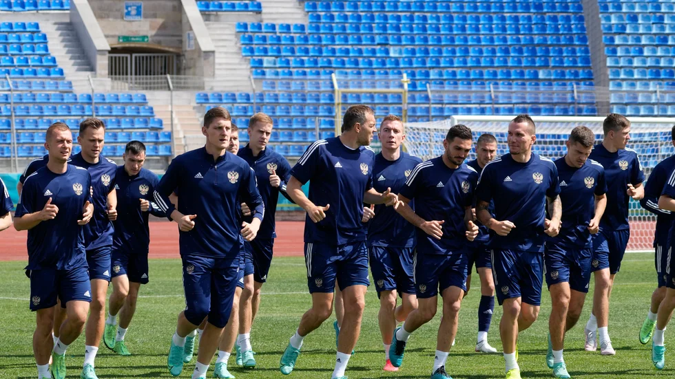 Det ryska laget tränar på S:t Petersburg stadium, där flera matcher kommer att spelas under EM.