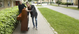 Därför drog musiklärarna ett piano genom Gamla stan