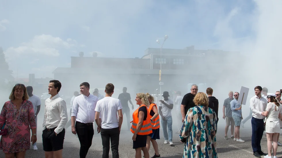 Brandsläckarna tömdes vid studentutspringet och orsakade stora moln. 