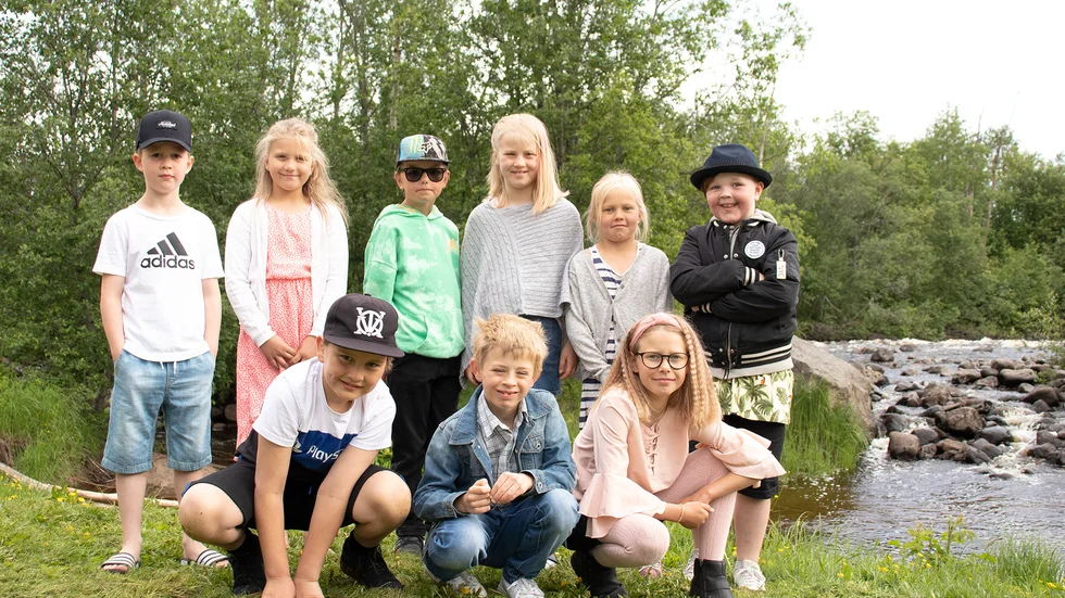 Från vänster övre raden: Wilson Olsson, Bell Hokkanen, Texas Karlsson, Ida Mikaelsson, Alva Lidman och Gabriel Holmkvist.
Nedre raden: Jonathan Scherdin, Noel Christoffersson och Molly Stenman. Hela klassen i årskurs två består av 32 elever.