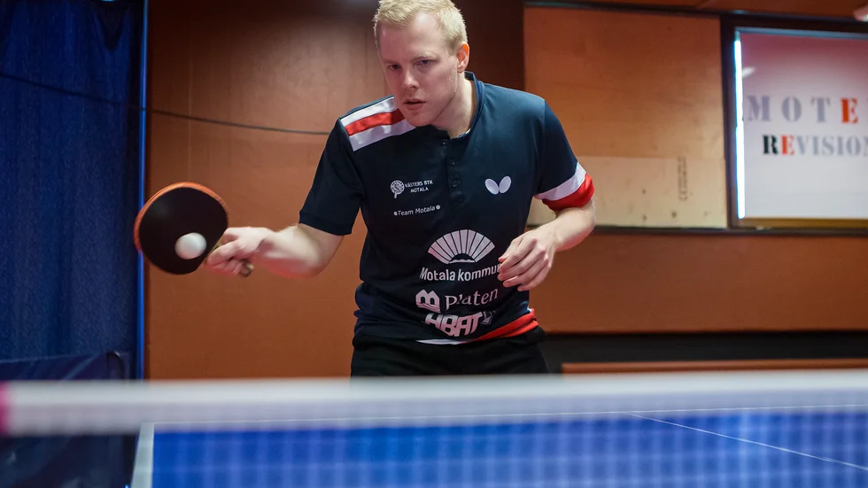 En plats i Paralympics ligger i potten när Västers BTK:s Linus Karlsson nästa vecka beger sig till Slovenien för sista chansen-kvalet till mästerskapet. 