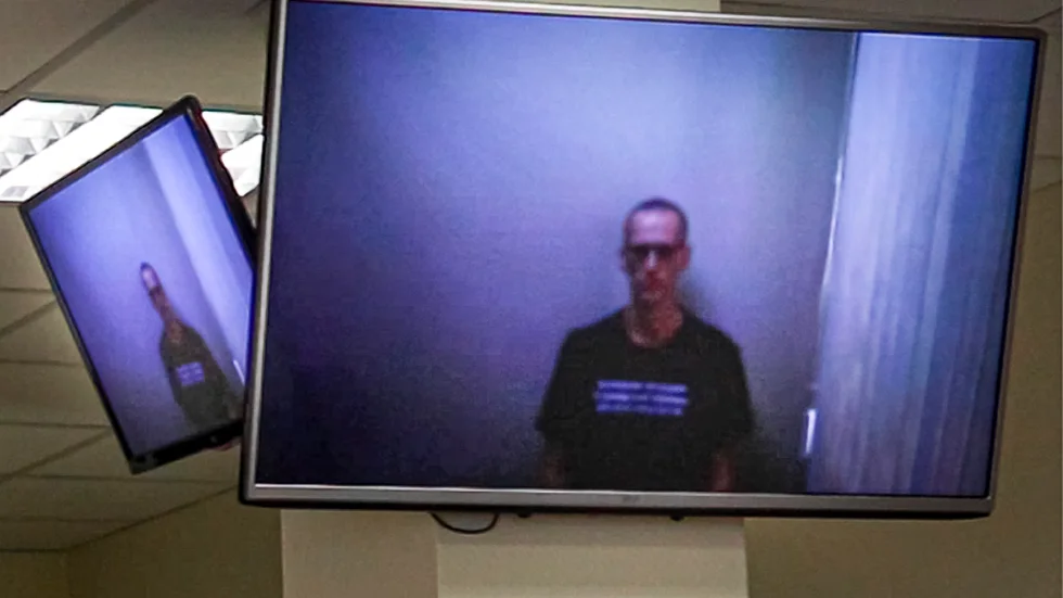 Navalnyj såg avmagrad ut när han framträdde per video i en domstol i slutet av april. Arkivbild.