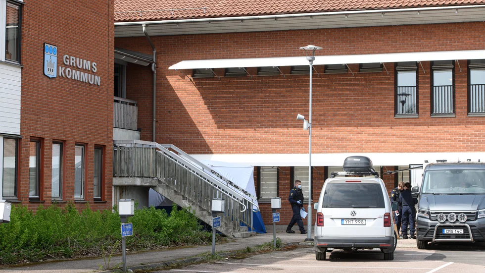 Två tonåringar åtalas för mordet på en 23-årig man i Värmland tidigare i år. Mannen hittades död utanför Grums kommunhus. Arkivbild.