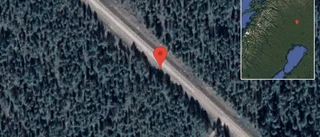 Brinnande fordon stoppar trafiken på väg 983