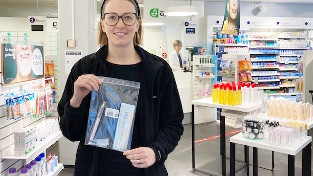"I år hade vi en pik på beställda PCR-test vecka 1. Sedan dalade det lite. Nu har det börjat efterfrågas mer igen, kanske på grund av sportlovet", berättar Angelica Råsbacken på Apotek Kronan.