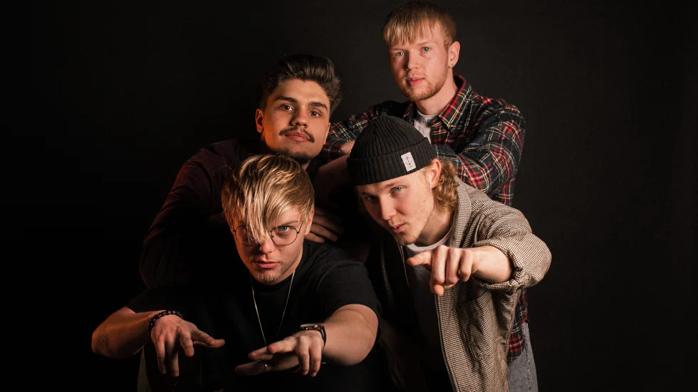 Jonathan Kalinsky, Elias Kyhlströ, Felix Roos och Christoffer Loqvist Brun i Periferi. 