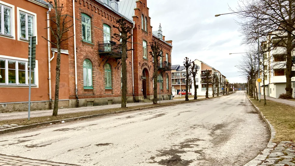 Här på Bievägen sker nästa asfalteringsarbete i Katrineholm. Från Storgatan till Stensättersgatan ska gatan på ny beläggning. (Arkivbild)