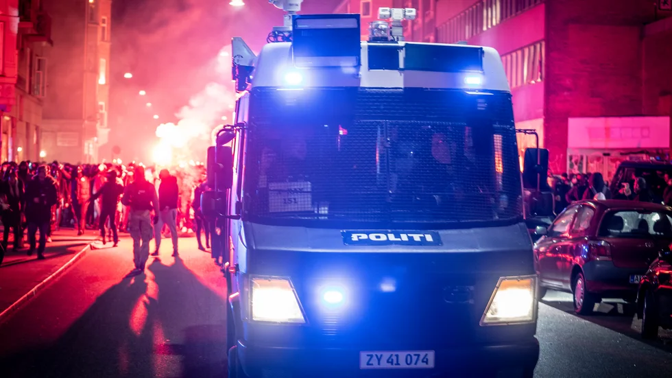 Demonstrationer mot coronarestriktionerna i landet där den så kallade "Men in Black"-gruppen deltog inträffade även i slutet av februari i Köpenhamn. Arkivbild.