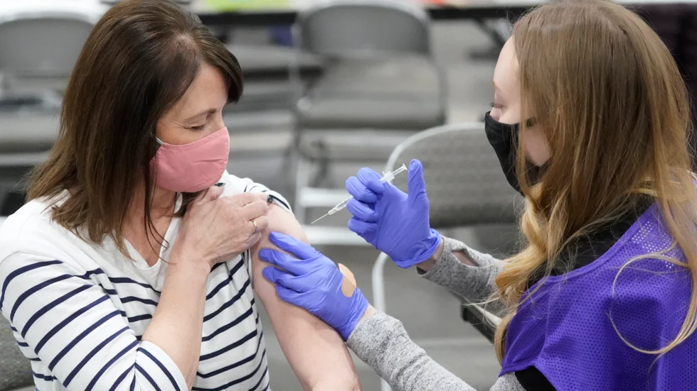 En kvinna i den amerikanska delstaten Utah covidvaccineras.
