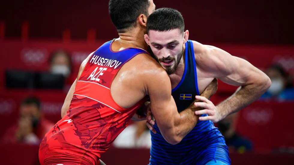 Sveriges Alex Kessidis (blått) förlorade mot Rafig Husejnov, Azerbajdzjan, i åttondelsfinalen.