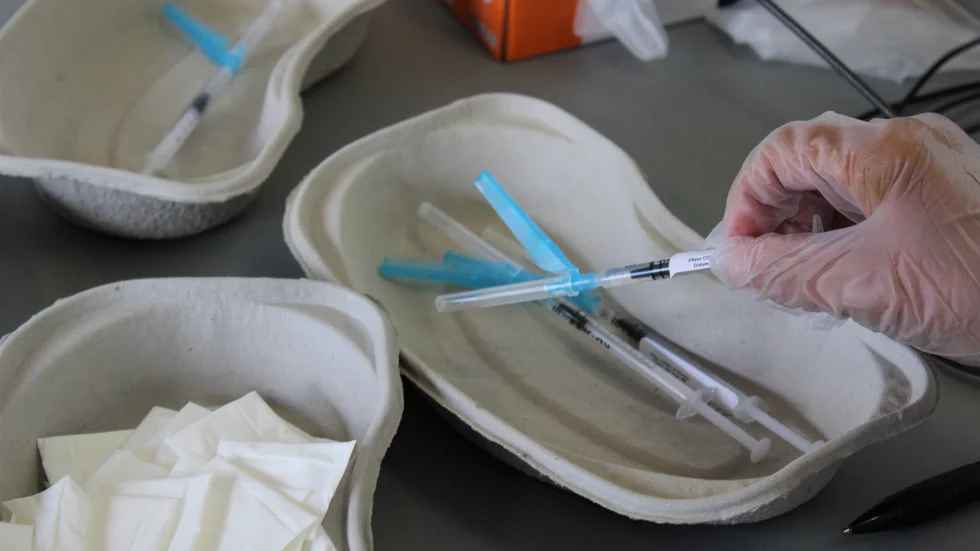 Skolan uppmuntrar ungdomarna att vaccinera sig. "Vi vill ha en smittfri verksamhet", säger Sofie Lindén, utbildningsdirektör.
