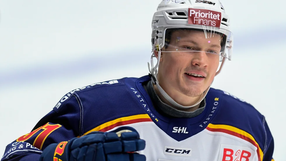 Djurgårdens Linus Andersson sköt två av målen när Djurgården bröt sin sju matcher långa förlustsvit.
