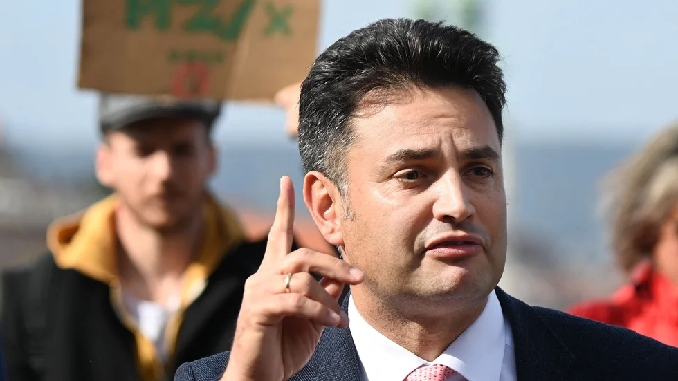 Borgmästare Peter Marki-Zay, från staden Hódmezővásárhely, blir oppositionens gemensamma kandidat mot premiärminister Viktor Orbáns parti Fidesz.