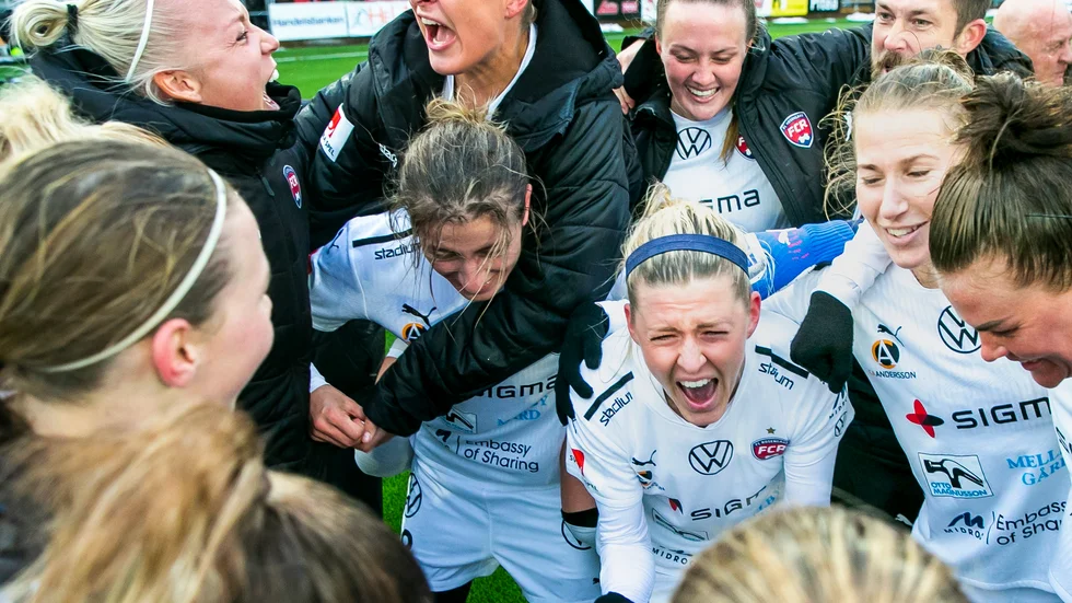 Olivia Schough jublar efter guldet.