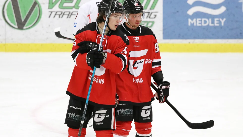 Artemi Aleksandrov (till vänster) gjorde två mål för Guts.