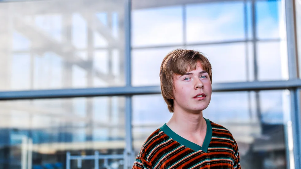 15-åringen från Göteborg, Gustav Berghe, gör rollen som en ung Bosse Lundkvist i SVT:s "Spelskandalen". Nu berättar han om förberedelserna inför inspelningar.