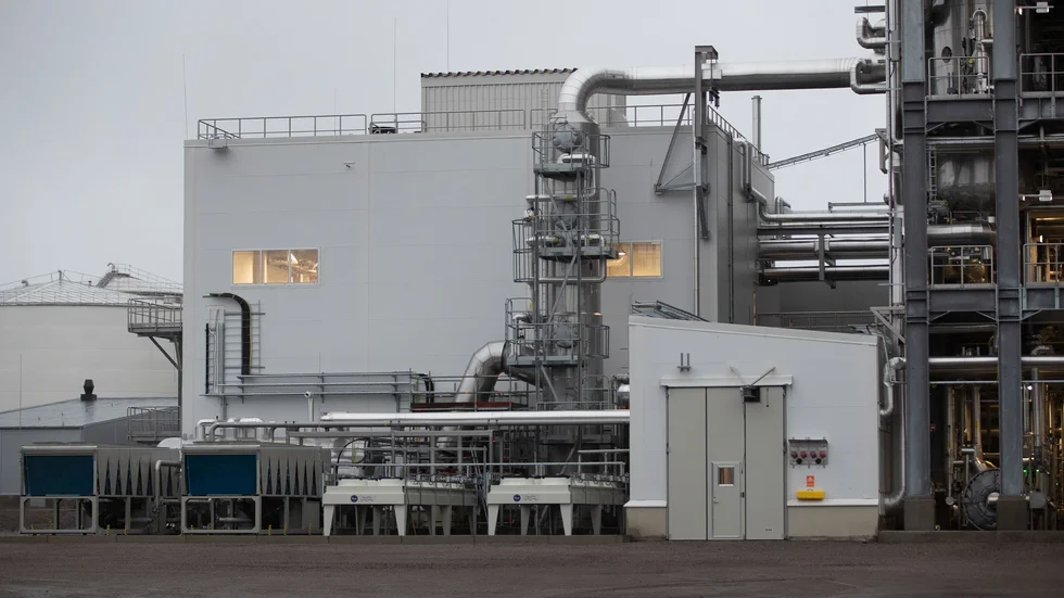 Fram till den 15 april kommer rysk tallolja att användas för att tillverka talldiesel i fabriken på Haraholmen. Efter det vänder sig Sunpine till andra leverantörer.