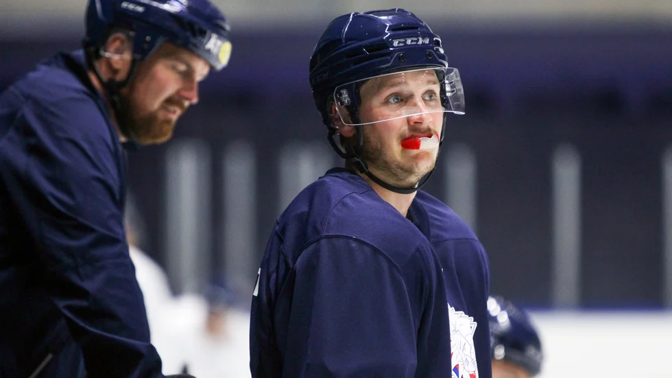 LHC-forwarden Henrik Törnqvist får möta några av sina tidigare klubbkompisar i Timrå. "Några ska man väl kunna reta upp lite", säger han och ler.