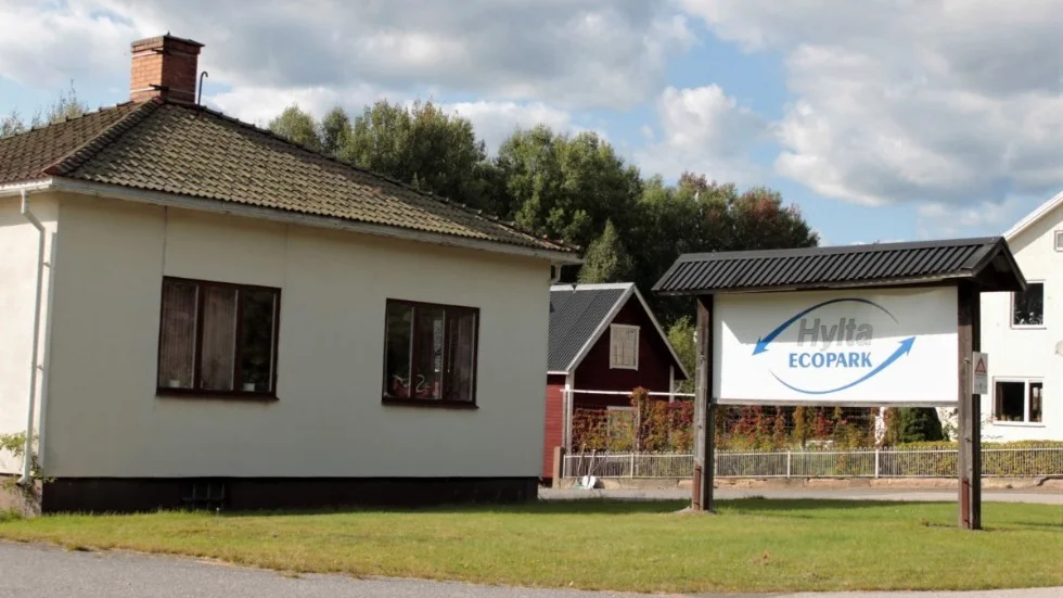 "I Hylta ecopark saknade vi kanske lite den IT-kompetens som kan göra en refurbish (renovering) och sälja ut en dator på återbruk. Det är ju den bästa typen av återvinning en produkt kan ha, att prodkuten går ut på marknaden en andra gång", Peter Carlsson, vd och delägare i Ydre åkeri som äger återvinningsstationen Hylta ecopark.