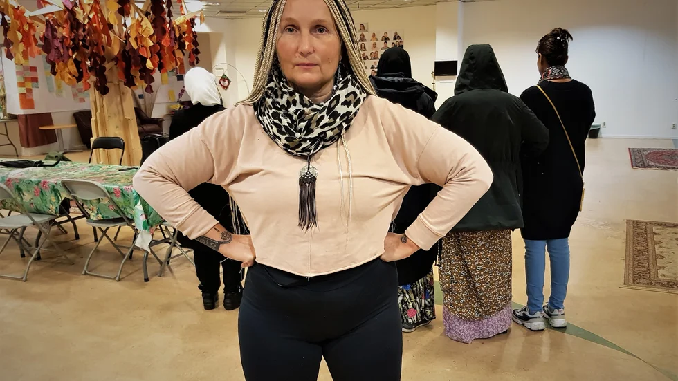 Sira Jokinen Lisse vill göra sitt yttersta för att mammorna ska släppas in i det svenska samhället. "Men just nu går det trögt", säger hon.