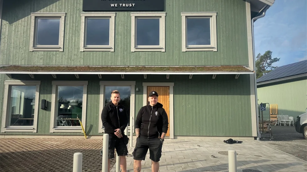 Bröderna Rickard Limont och Robin Alm satsar på att driva en franchiserestaurang i Knivsta. Det blir hamburgerkedjan Bores åttonde i Sverige. Att det blev just Bores beror på att bröderna sedan tidigare levererar möbler till kedjan.