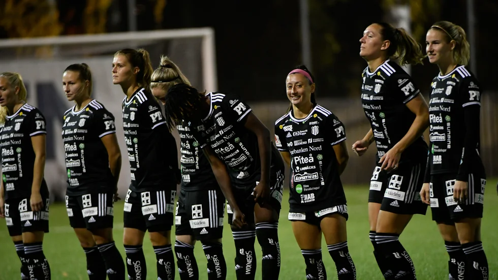”Jag har spenderat två år här och jag vill alltid Moröns bästa”, säger tidigare Morönspelaren Katrina Guillou, som avgjorde för Piteå i Svenska cupen-mötet.