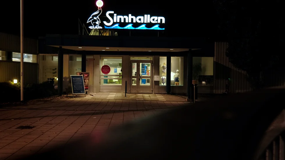 Nioårige Gabriel har varit rädd och skärrad efter händelsen, men säger att han ska komma tillbaka till simhallen snart igen.
