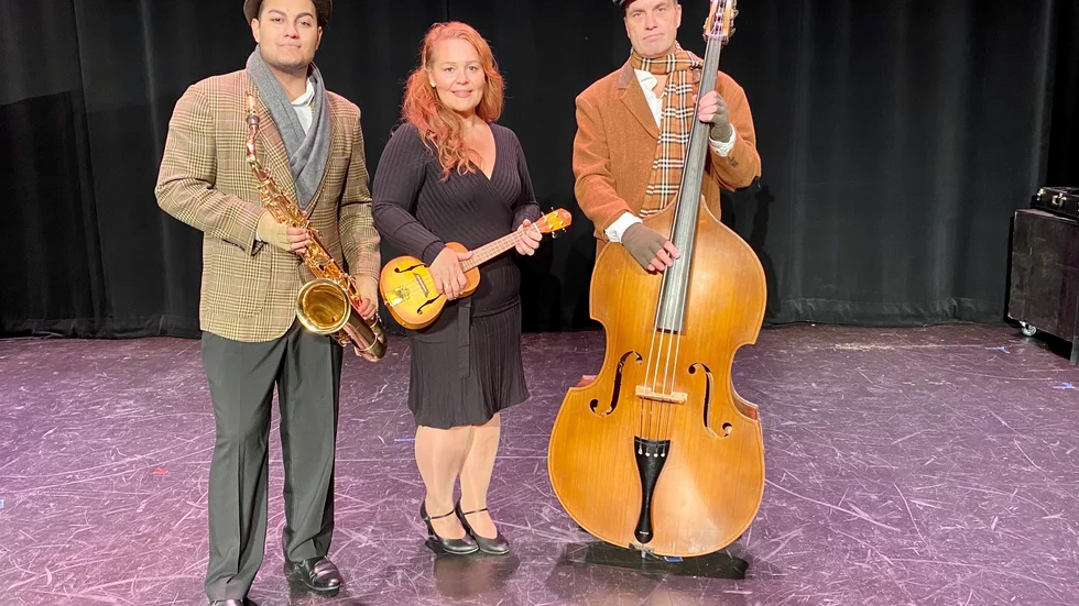 Miguel Tapas, Linda Ahlsén och Thomas Rudenäs spelar huvudrollerna i Scenknutens uppsättning av musikalen "Sugar – i hetaste laget". 