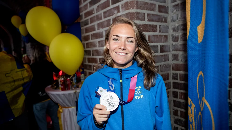 Magdalena Eriksson var en nyckelspelare när Sverige tog OS-silver i Tokyo. Nu kan hon vinna pris för bästa försvarare i Champions League.