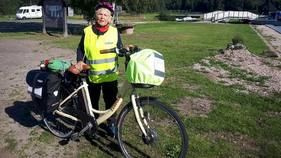 Jeannet Brännström är van att cykla långa sträckor. För första gången samlar hon in pengar till förmån för cancerforskningen under sin cykling. "Hittills har 8100 kronor kommit in för ändamålet", säger hon.