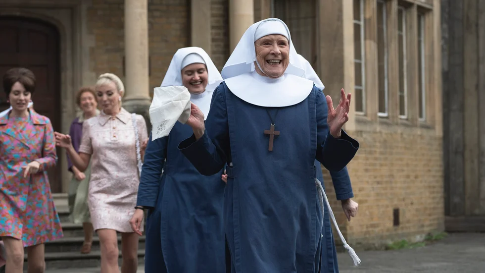 Sjuksköterskorna och nunnorna i Nonnatus House i tv-serien "Barnmorska i East End" fortsätter att leverera lektioner i medmänsklighet som berör efter nio säsonger.  