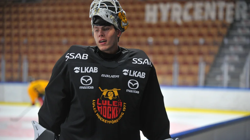 Jesper Wallstedt vaktar kassen i första träningsmatchen. 